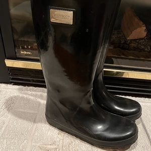 Black tall MOOVBOOTS with sheepskin lining size L
